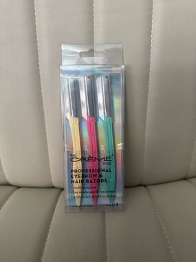 The Creme Shop 3pc eyebrow/face razors